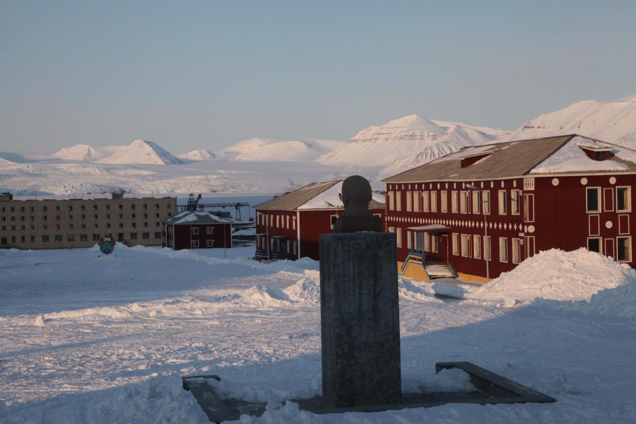 Hotel Pyramiden Buitenkant foto