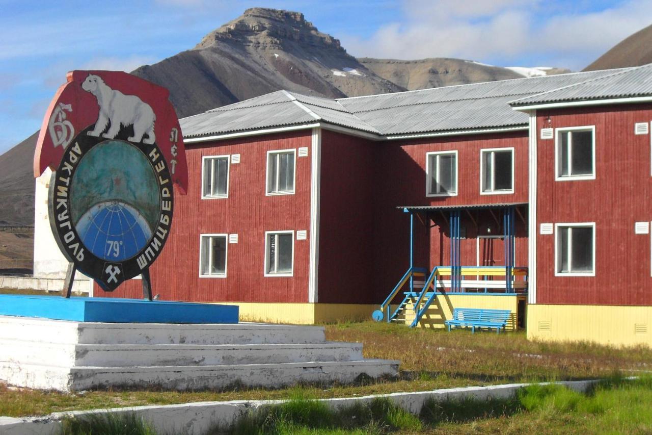 Hotel Pyramiden Buitenkant foto