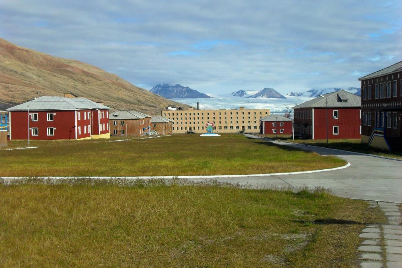 Hotel Pyramiden Buitenkant foto