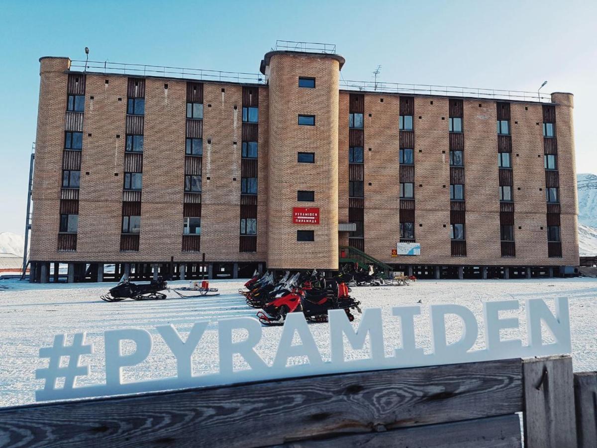 Hotel Pyramiden Buitenkant foto