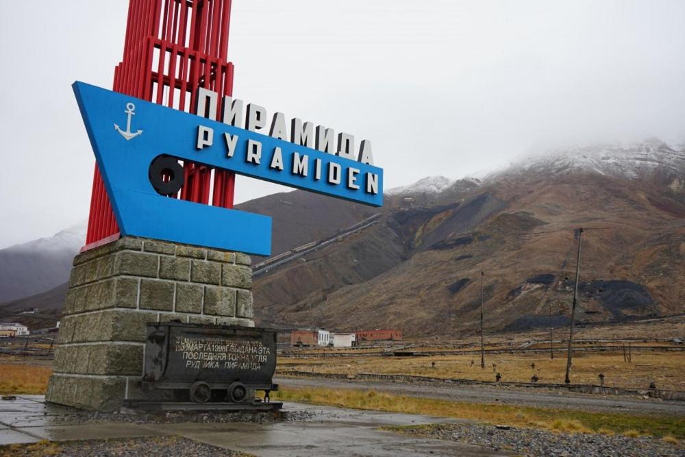 Hotel Pyramiden Buitenkant foto