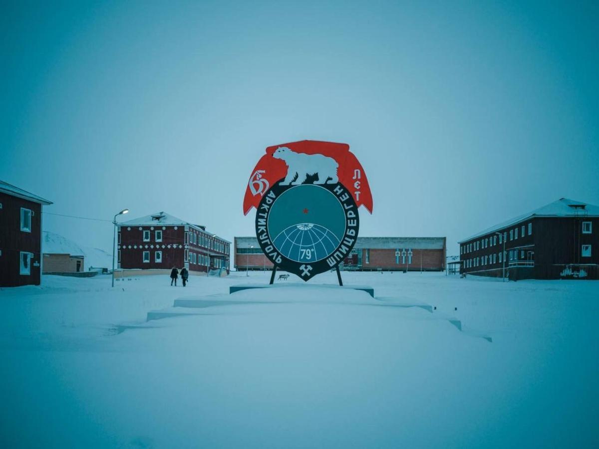 Hotel Pyramiden Buitenkant foto