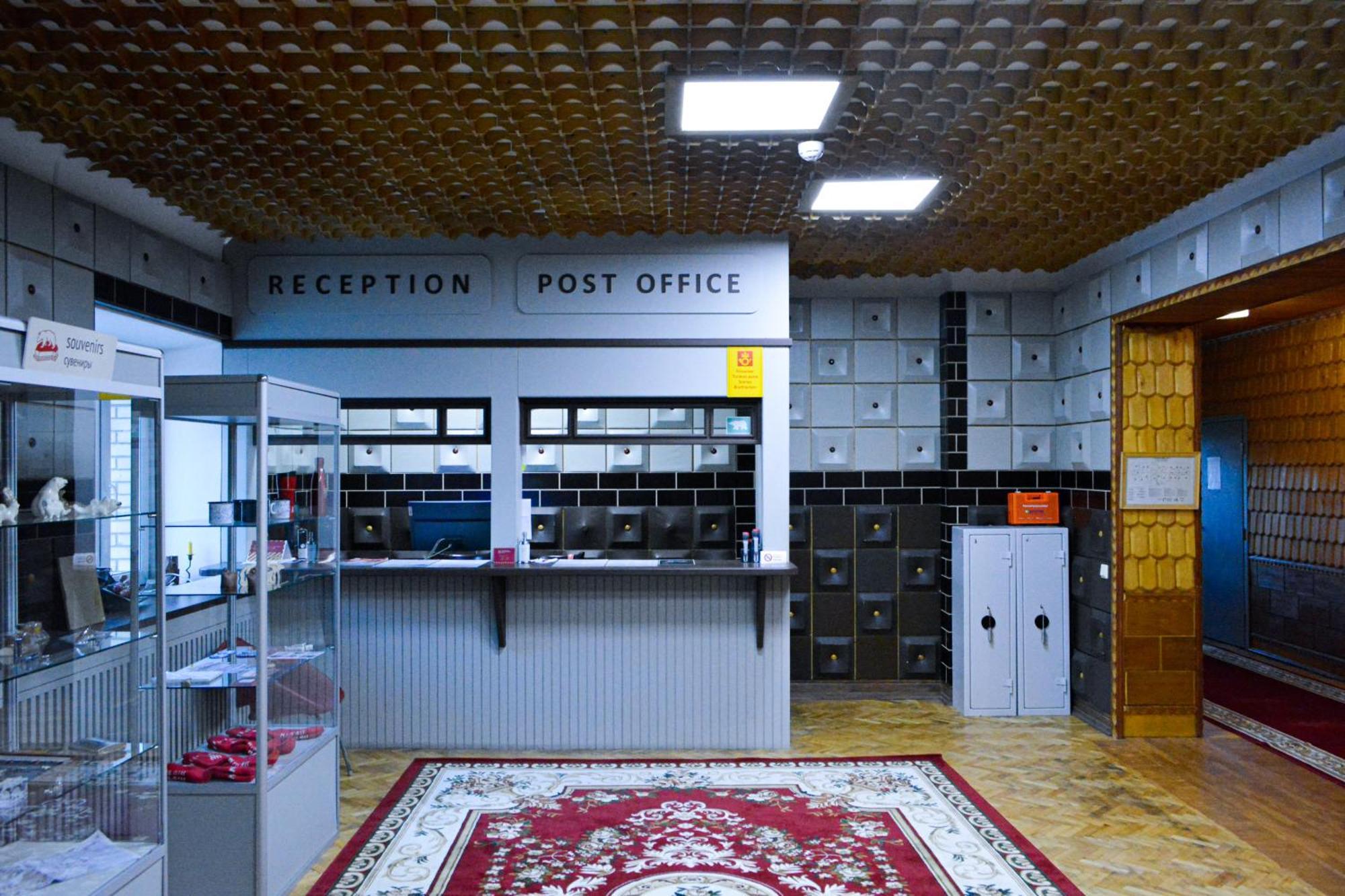 Hotel Pyramiden Buitenkant foto