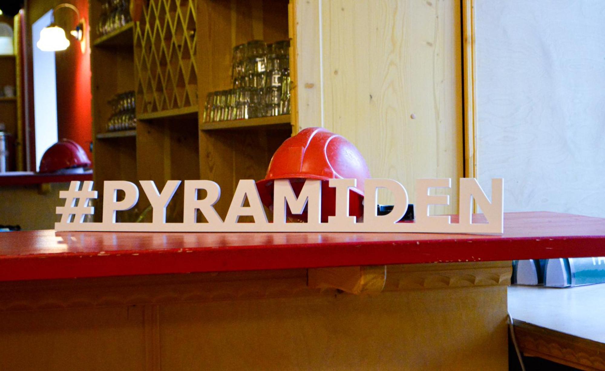Hotel Pyramiden Buitenkant foto